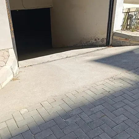 Apartment Miqesia 1 *